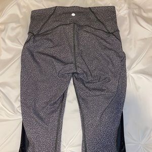 Lululemon Grey Pattern Crop Legging, Size 10, 16”L